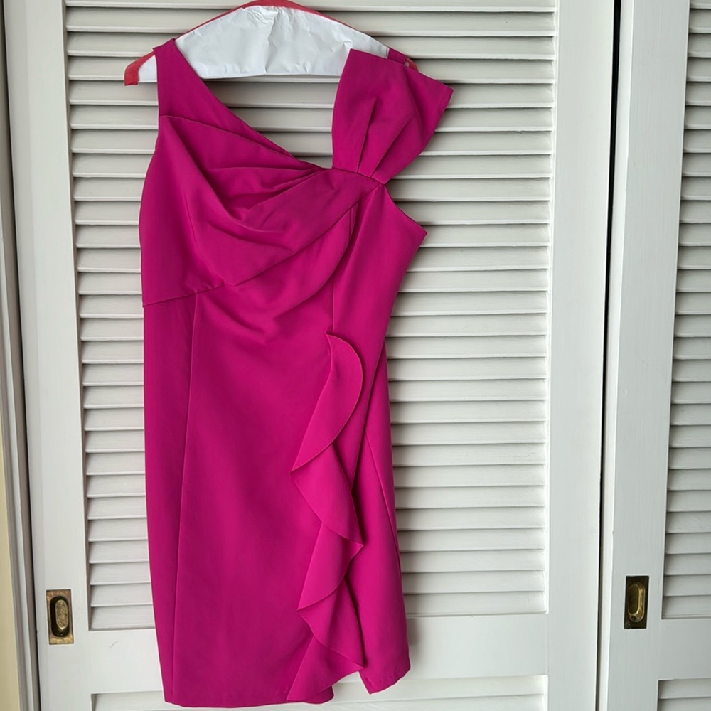 Hot Pink dress, classy, and sophisticated. Perfect for summer party/wedding